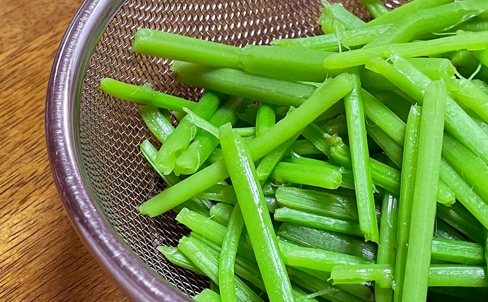 写真：茹でたミズ