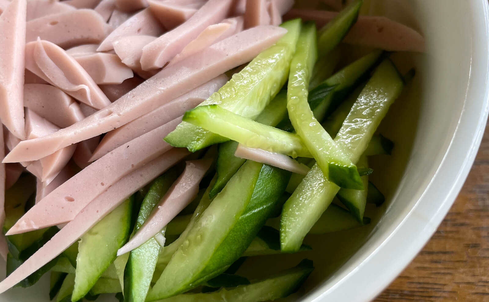 写真：魚肉ソーセージときゅうり