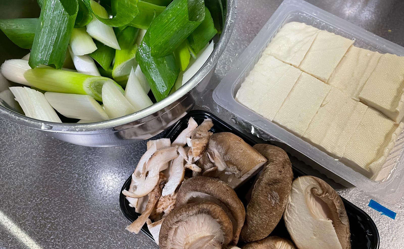 写真：ネギ、豆腐、椎茸