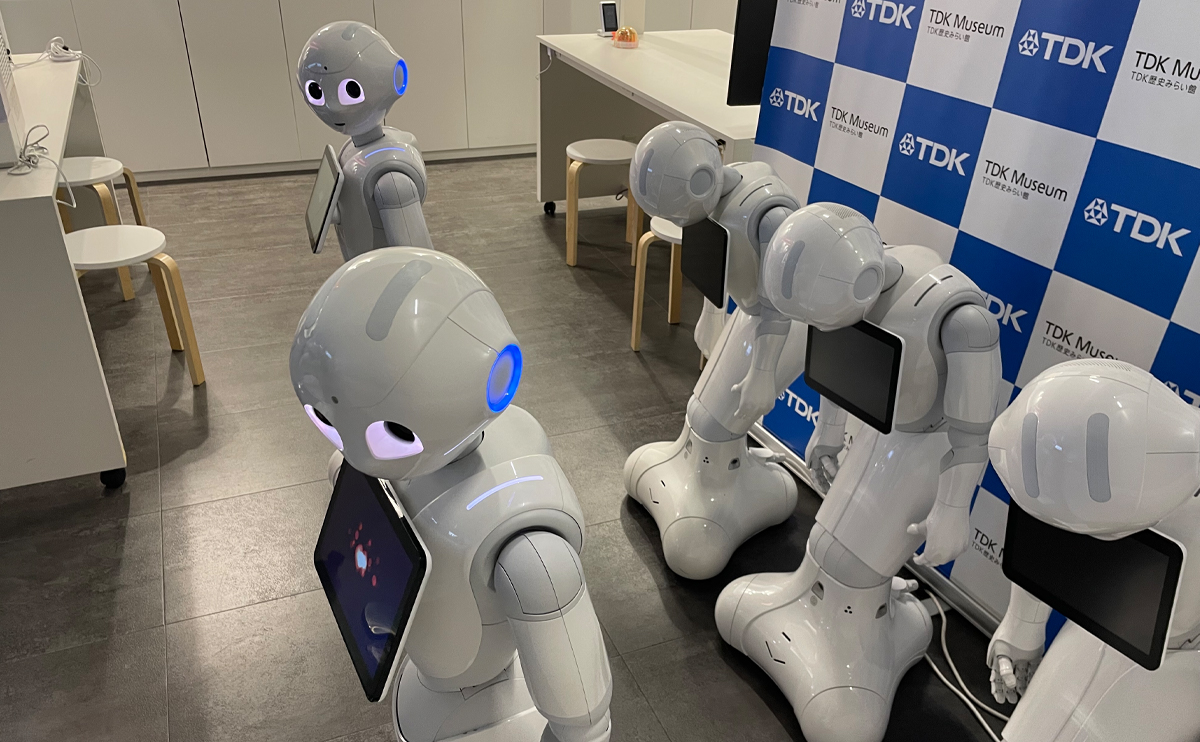 写真：人型ロボットPepper（TDK歴史みらい館）