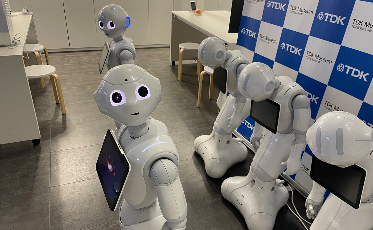 写真：人型ロボットPepper（TDK歴史みらい館）