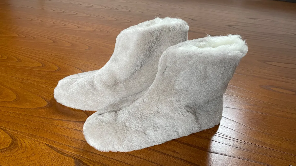 写真：長羊毛ルームシューズ