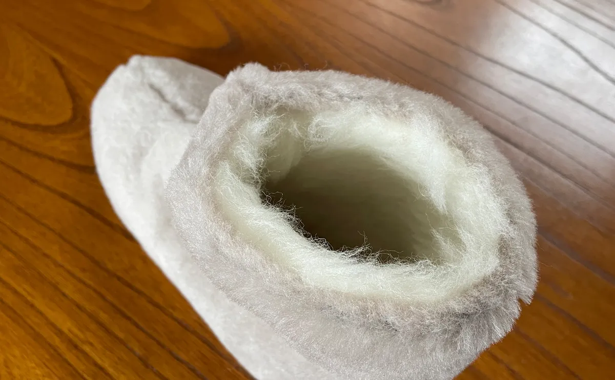 写真：上から見た長羊毛ルームシューズ