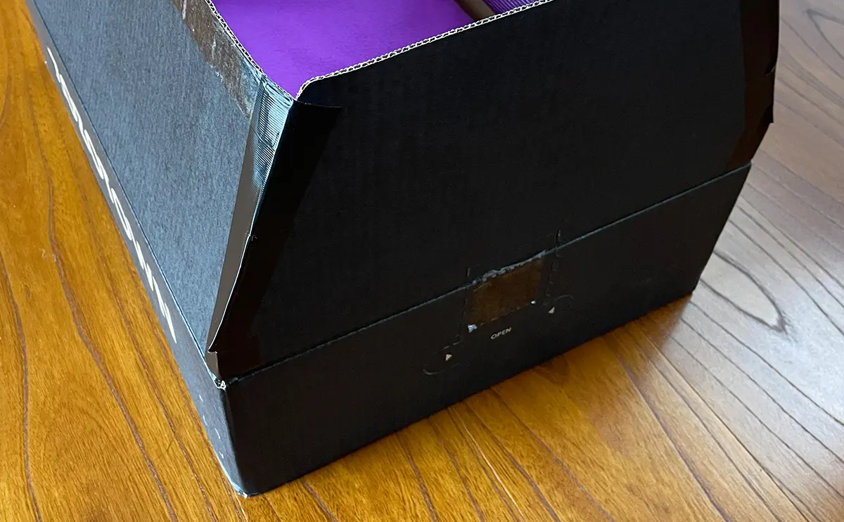 写真:段ボールで作られたこたつの側面